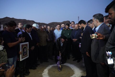 تصاویر آیین گلنگ زنی سومین تقاطع غیر همسطح خرم آباد