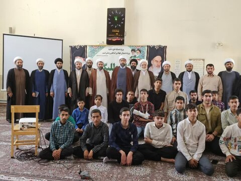 تصاویر/ اختتامیه طرح میثاق طلبگی در مدرسه علمیه امام باقر (ع) کامیاران