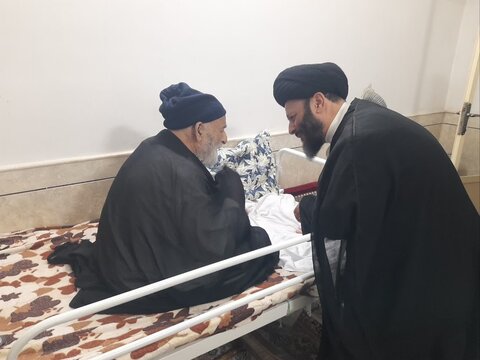 تصاویر/ عیادت تولیت مدرسه علمیه آیت‌الله مصطفوی(ره) کاشان از موسس مدرسه علمیه امیرالمؤمنین(ع) آران و بیدگل
