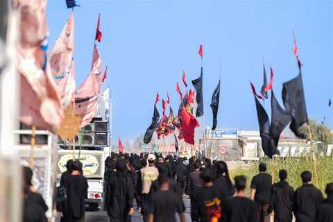 الزائرون يسيرون نحو سامراء المقدسة