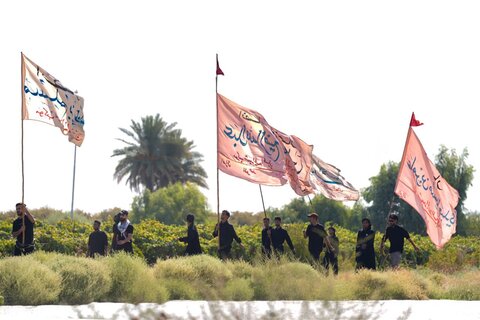 الزائرون يسيرون نحو سامراء المقدسة