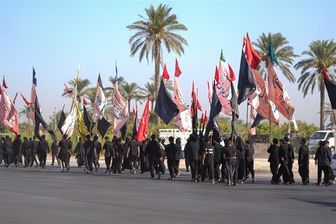 الزائرون يسيرون نحو سامراء المقدسة
