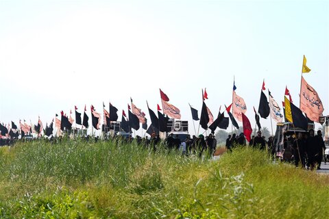 الزائرون يسيرون نحو سامراء المقدسة