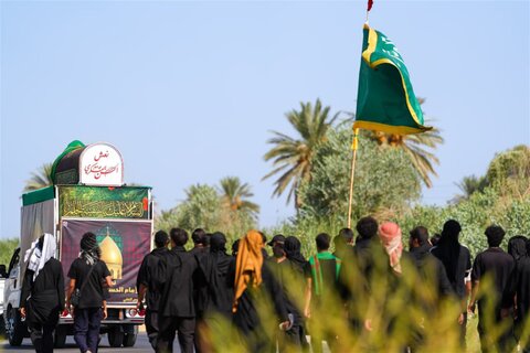 الزائرون يسيرون نحو سامراء المقدسة