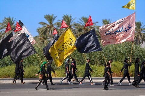 الزائرون يسيرون نحو سامراء المقدسة