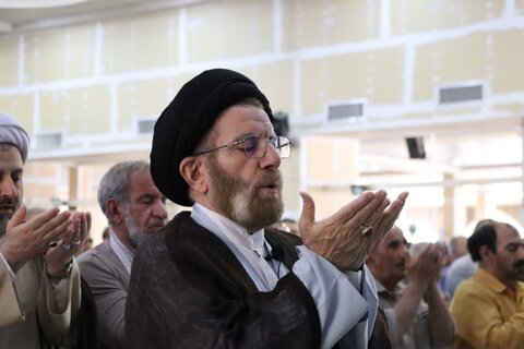 تصاویر اقامه نماز عبادی سیاسی جمعه در خرم آباد