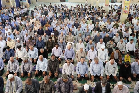 تصاویر اقامه نماز عبادی سیاسی جمعه در خرم آباد