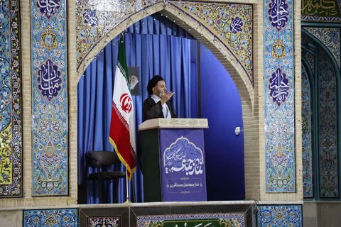 تصاویر اقامه نماز عبادی سیاسی جمعه در خرم آباد