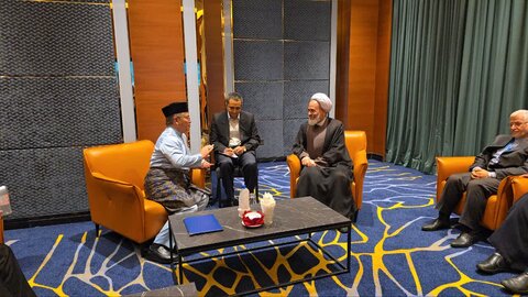 آیت‌اللہ اعرافی کی ملائیشیا کے وزیرِ امور دینی سے ملاقات، ایران و ملائیشیا کے دینی تعلقات کے فروغ پر زور