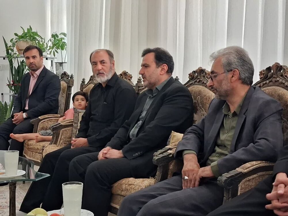 فرماندار ویژه شهرستان کاشان با خانواده شهدای اقتدار دیدار کرد