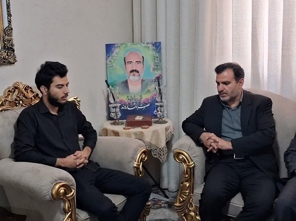 فرماندار ویژه شهرستان کاشان با خانواده شهدای اقتدار دیدار کرد