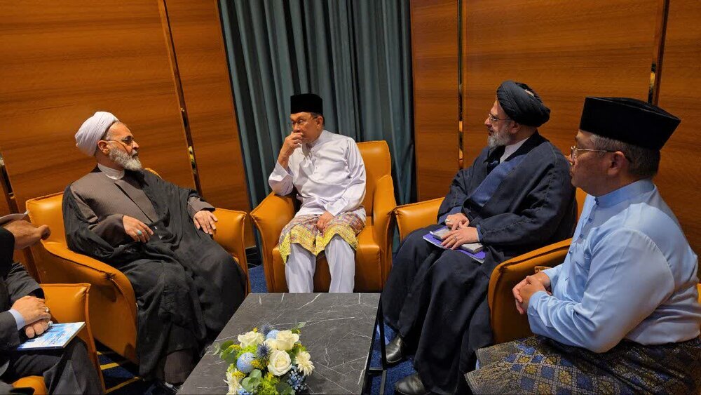 Ayatullah A‘rafi akutana na Waziri Mkuu wa Malaysia / Sera ya Serikali na Watu wa Malaysia ni kuliunga mkono taifa la Palestina lililodhulumiwa hususan Gaza