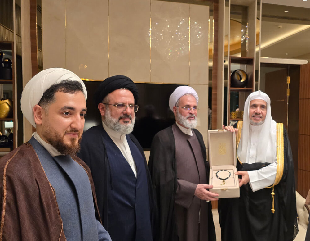 हौज़ा ए इल्मिया की विभिन्न क्षेत्रों में प्रगति सराहनीय है / इस्लामी धर्मों और देशों के बीच एकता की आवश्यकता