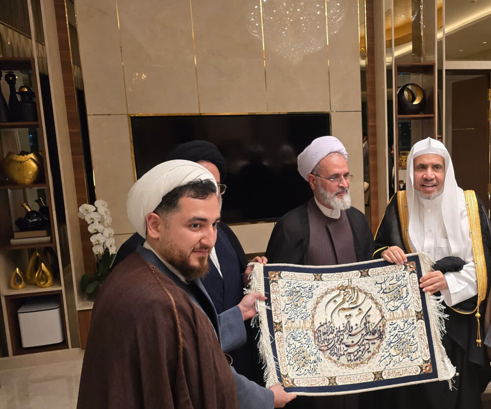 हौज़ा ए इल्मिया की विभिन्न क्षेत्रों में प्रगति सराहनीय है / इस्लामी धर्मों और देशों के बीच एकता की आवश्यकता