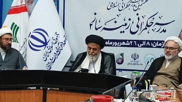 هیچ‌گاه زمینه پذیرش حقیقت و آگاهی ملت‌ها به اندازه امروز نبوده است / رسانه در رساندن پیام انقلاب عقب‌مانده است