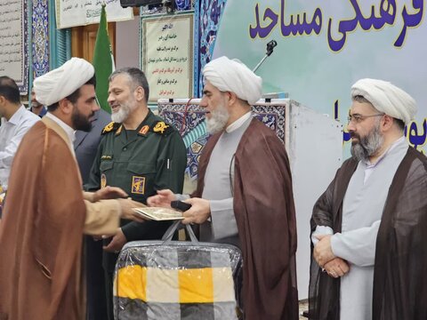 تصاویر / گردهمایی بزرگ فعالان فرهنگی مساجد شهرستان بوئین‌زهرا با حضور فرمانده سپاه استان قزوین بر گزار شد