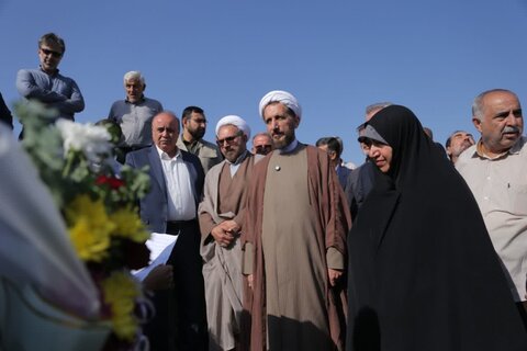 تصاویر / حضور  نماینده ولی فقیه در استان قزوین در گلزار شهدای روستای سیاهپوش