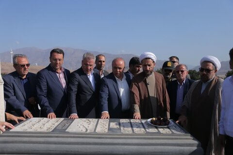 تصاویر / حضور  نماینده ولی فقیه در استان قزوین در گلزار شهدای روستای سیاهپوش