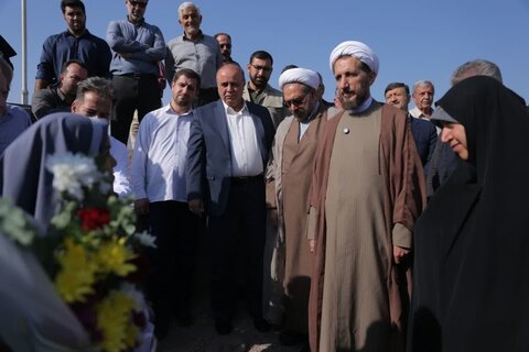 تصاویر / حضور  نماینده ولی فقیه در استان قزوین در گلزار شهدای روستای سیاهپوش