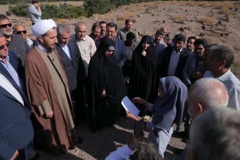 تصاویر / حضور  نماینده ولی فقیه در استان قزوین در گلزار شهدای روستای سیاهپوش