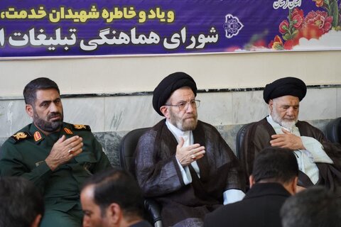 تصاویر مراسم گرامیداشت هفته دولت در مدرسه کمالیه خرم آباد