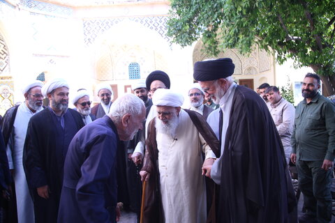 تصاویر| آیت‌الله کریمی جهرمی ضمن تشرف به حرم مطهر سیدعلاءالدین حسین (ع) با حجت الاسلام والمسلمین طاهری دیدار و گفت و گو کرد