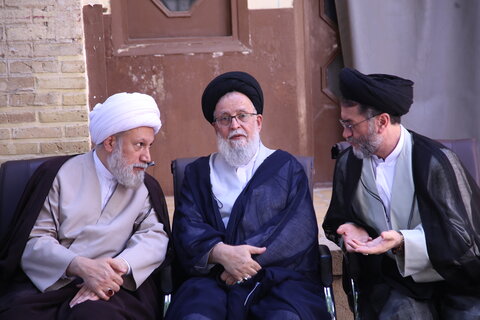 تصاویر| آیت‌الله کریمی جهرمی ضمن تشرف به حرم مطهر سیدعلاءالدین حسین (ع) با حجت الاسلام والمسلمین طاهری دیدار و گفت و گو کرد