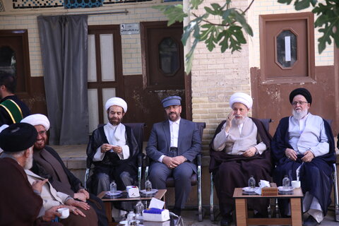 تصاویر| آیت‌الله کریمی جهرمی ضمن تشرف به حرم مطهر سیدعلاءالدین حسین (ع) با حجت الاسلام والمسلمین طاهری دیدار و گفت و گو کرد