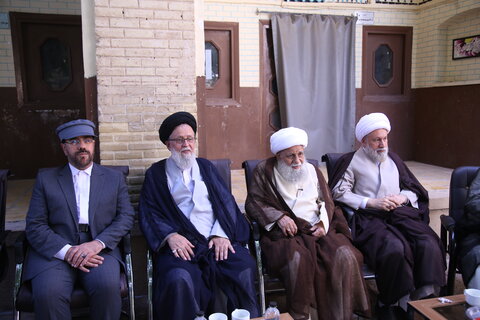 تصاویر| آیت‌الله کریمی جهرمی ضمن تشرف به حرم مطهر سیدعلاءالدین حسین (ع) با حجت الاسلام والمسلمین طاهری دیدار و گفت و گو کرد