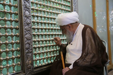 تصاویر| آیت‌الله کریمی جهرمی ضمن تشرف به حرم مطهر سیدعلاءالدین حسین (ع) با حجت الاسلام والمسلمین طاهری دیدار و گفت و گو کرد