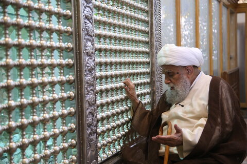 تصاویر| آیت‌الله کریمی جهرمی ضمن تشرف به حرم مطهر سیدعلاءالدین حسین (ع) با حجت الاسلام والمسلمین طاهری دیدار و گفت و گو کرد