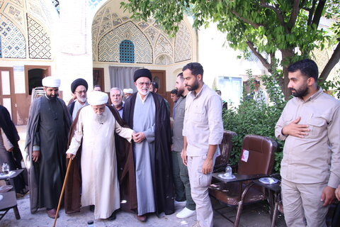 تصاویر| آیت‌الله کریمی جهرمی ضمن تشرف به حرم مطهر سیدعلاءالدین حسین (ع) با حجت الاسلام والمسلمین طاهری دیدار و گفت و گو کرد