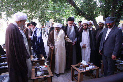 تصاویر| آیت‌الله کریمی جهرمی ضمن تشرف به حرم مطهر سیدعلاءالدین حسین (ع) با حجت الاسلام والمسلمین طاهری دیدار و گفت و گو کرد