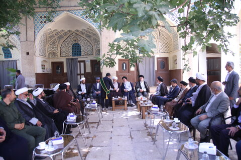 تصاویر| آیت‌الله کریمی جهرمی ضمن تشرف به حرم مطهر سیدعلاءالدین حسین (ع) با حجت الاسلام والمسلمین طاهری دیدار و گفت و گو کرد