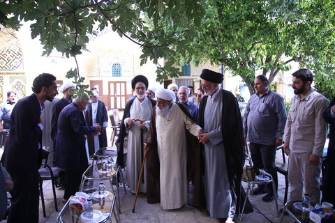 تصاویر| آیت‌الله کریمی جهرمی ضمن تشرف به حرم مطهر سیدعلاءالدین حسین (ع) با حجت الاسلام والمسلمین طاهری دیدار و گفت و گو کرد