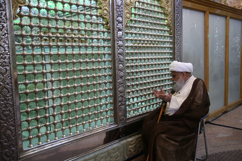 تصاویر| آیت‌الله کریمی جهرمی ضمن تشرف به حرم مطهر سیدعلاءالدین حسین (ع) با حجت الاسلام والمسلمین طاهری دیدار و گفت و گو کرد