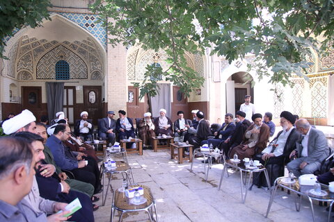 تصاویر| آیت‌الله کریمی جهرمی ضمن تشرف به حرم مطهر سیدعلاءالدین حسین (ع) با حجت الاسلام والمسلمین طاهری دیدار و گفت و گو کرد