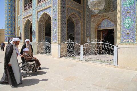 تصاویر| آیت‌الله کریمی جهرمی ضمن تشرف به حرم مطهر سیدعلاءالدین حسین (ع) با حجت الاسلام والمسلمین طاهری دیدار و گفت و گو کرد