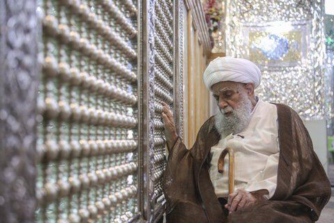 تصاویر| آیت‌الله کریمی جهرمی ضمن تشرف به حرم مطهر سیدعلاءالدین حسین (ع) با حجت الاسلام والمسلمین طاهری دیدار و گفت و گو کرد