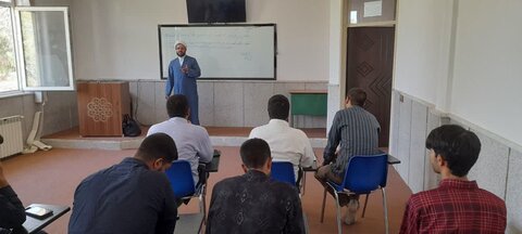 تصاویر/ آغاز کلاسهای آموزشی در مدرسه امام مهدی(عج) و موسسه آموزش عالی امام صادق(ع) کرمان