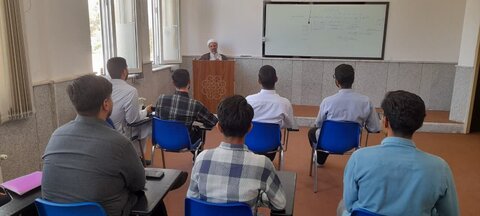 تصاویر/ آغاز کلاسهای آموزشی در مدرسه امام مهدی(عج) و موسسه آموزش عالی امام صادق(ع) کرمان