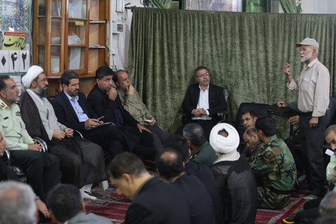 تصاویر / حضور مسئولان در مسجد قمر بنی‌هاشم شهرک فرهنگیان