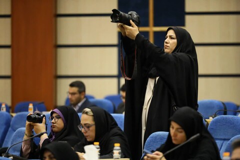 تصاویر / نشست خبری استاندار همدان با اصحاب رسانه به مناسبت هفته دولت