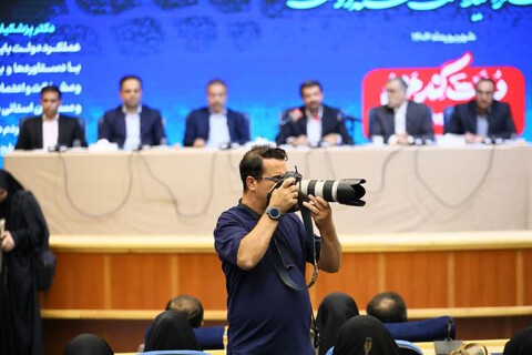 تصاویر / نشست خبری استاندار همدان با اصحاب رسانه به مناسبت هفته دولت