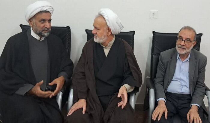 دیدار نمایندگان آیت‌الله اعرافی با استاد پیشکسوت جامعه‌المصطفی + عکس