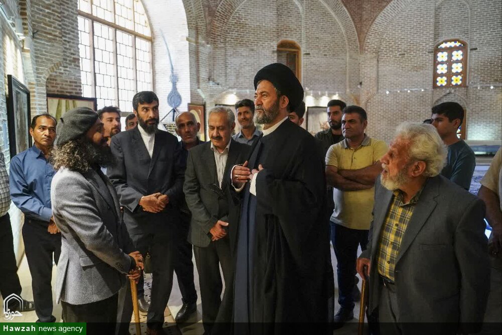 بازدید امام جمعه اردبیل از نمایشگاه هنری روز حقیقت + تصاویر