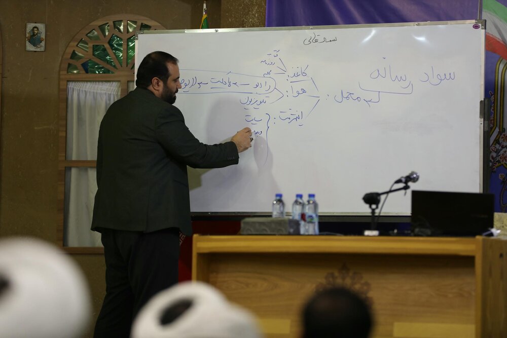 تصاویر / روز اول کارگاه های دوره آموزشی شبهه شناسی