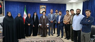 تصاویر/ دیدار اعضای ستاد اجرایی چهارمین جشنواره قرآنی ، فرهنگی ، هنری و ادبی نماز جمعه لرستان با نماینده ولی‌فقیه در استان