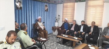 از مهم‌ترین آموزه‌های قرآن و اهل‌بیت(ع) خدمت به مردم است