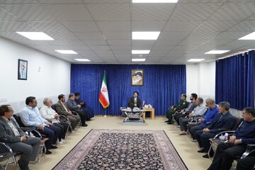 هر کس بندگی خدا را همراه با خدمت به مردم انجام دهد، پاداش او نزد خداوند محفوظ است